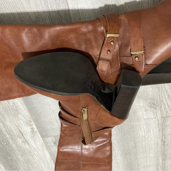 Boots - Picture 3 of 3